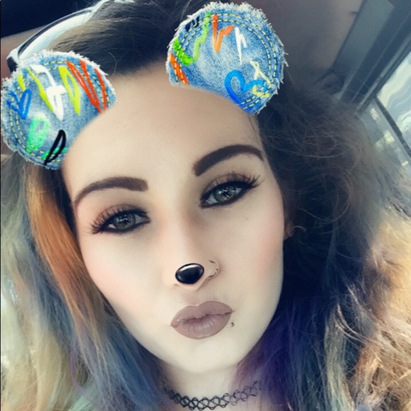 Meet your Posher, Lauren - Picture 2 of 5